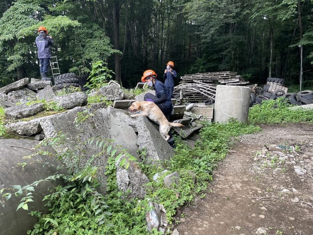 専門学校ビジョナリーアーツ「災害救助犬 デモンストレーション」